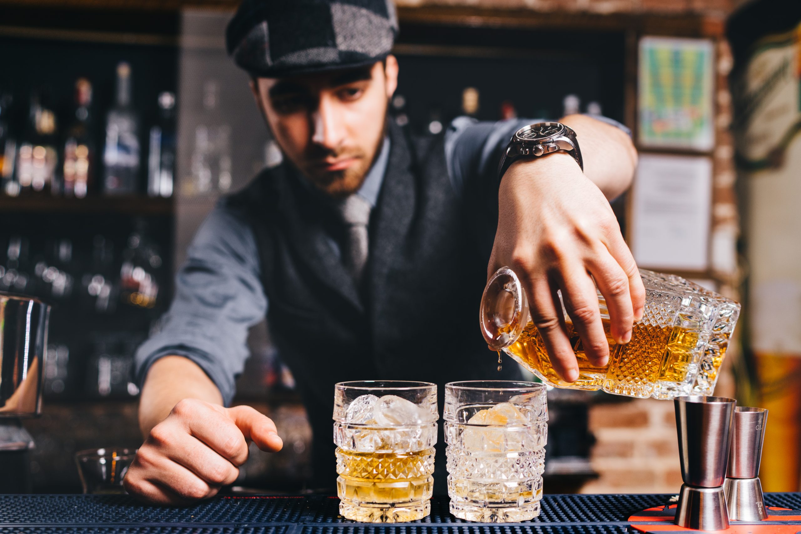 Ideal für deine Bar, dein Restaurant, deine Hotelbar oder deine edle Hausbar - die Whisky Angebote aus der Herbst-Weinauktion powered by Falstaff - jetzt bei Dorotheum online mitsteigern!